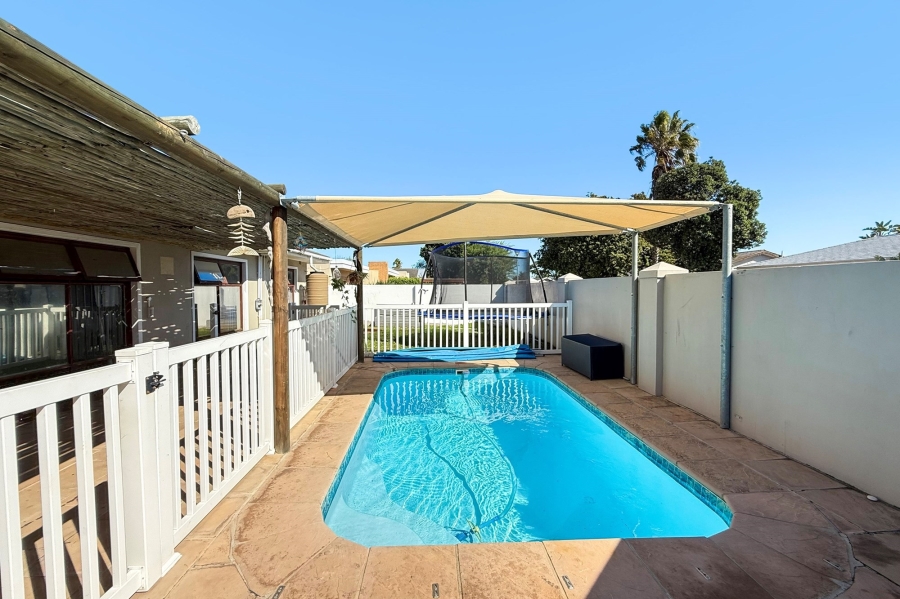 4 Bedroom Property for Sale in Monte Vista Western Cape